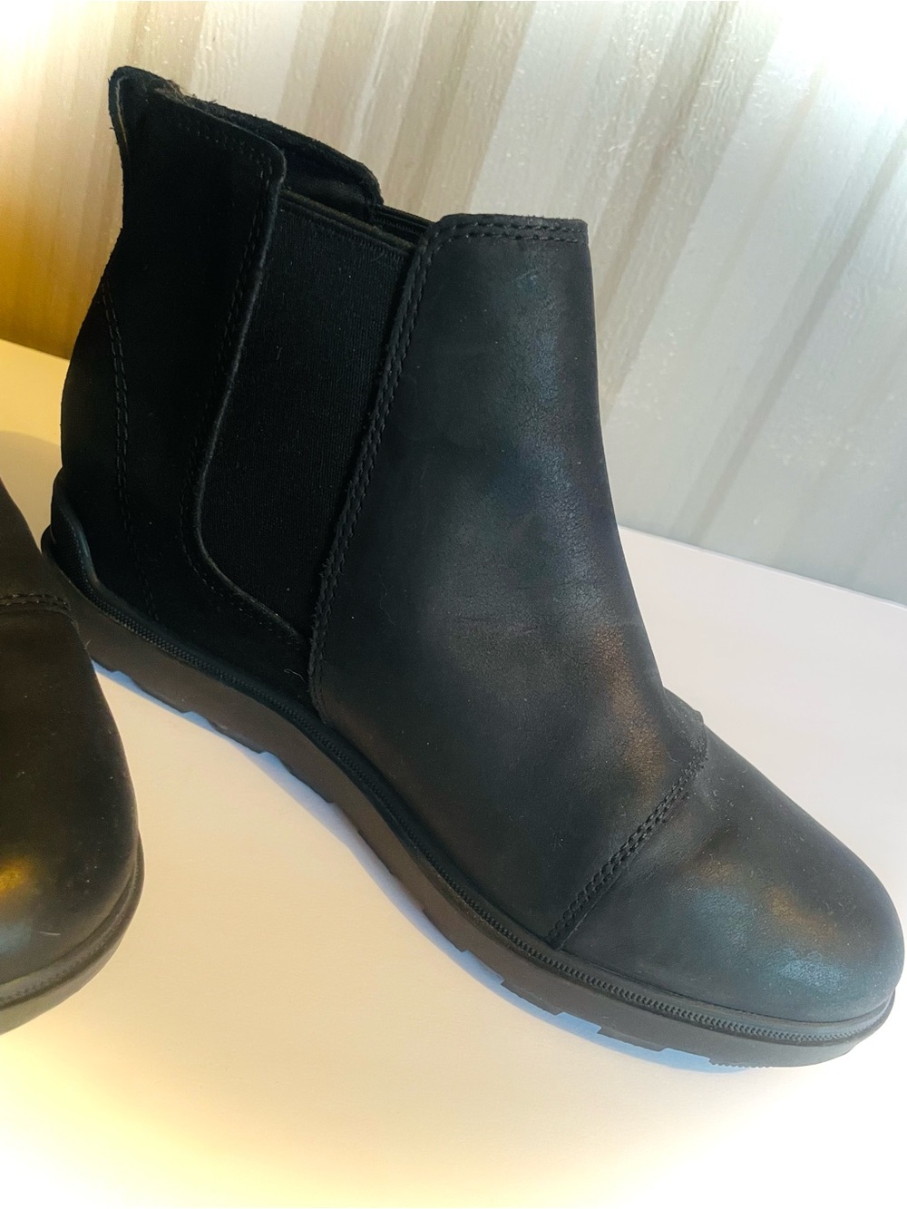 Sorel Evie II Chelsea Boots Women's 9 Black Leather Hidden Wedge Heel Waterproof - Picture 10 of 13
